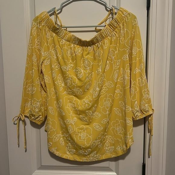 NWT Jennie & Marlis Off the Shoulder Yellow Floral Top Shirt size Medium Boho - Picture 2 of 6